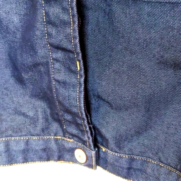Woman Old Navy Denim Jean Jacket, Size Medium, Blue - Picture 5 of 5